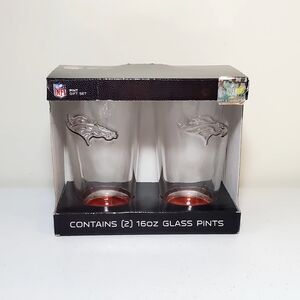 New NFL Denver Broncos Set of Pint Glasses